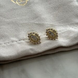 Kendra Scott Kapri Gold Stud Earrings in Lustra Glass. Worn once.